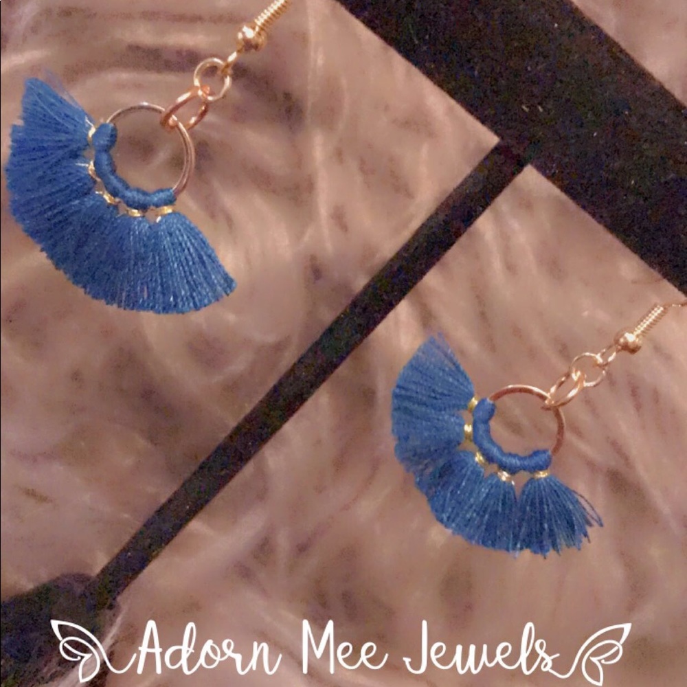 Tassel earrings with Gold 💫